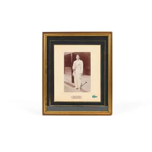 Portrait signé en pied, signé